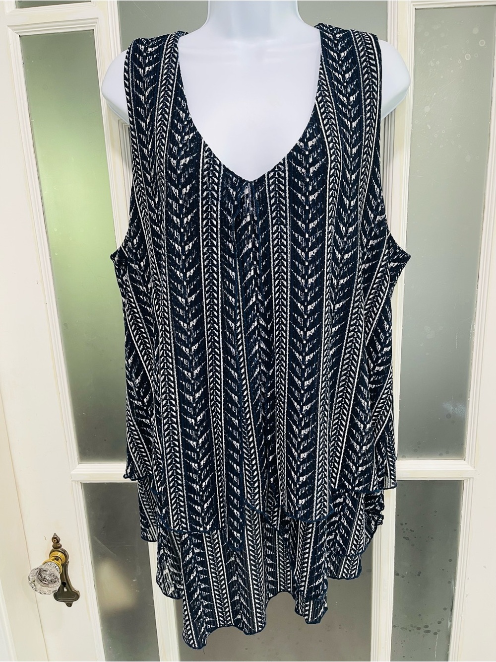 Sleeveless V-Neck Navy and White Printed Tunic